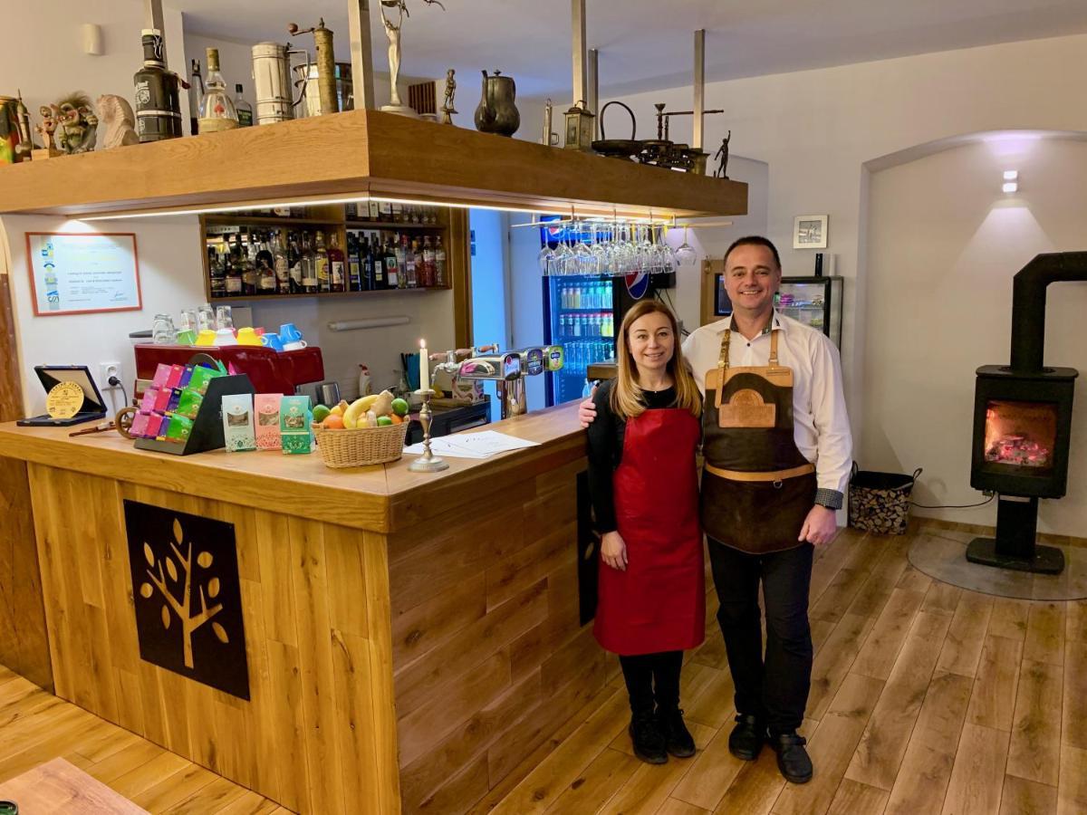Penzion A Restaurace 14 Hostinné Dış mekan fotoğraf