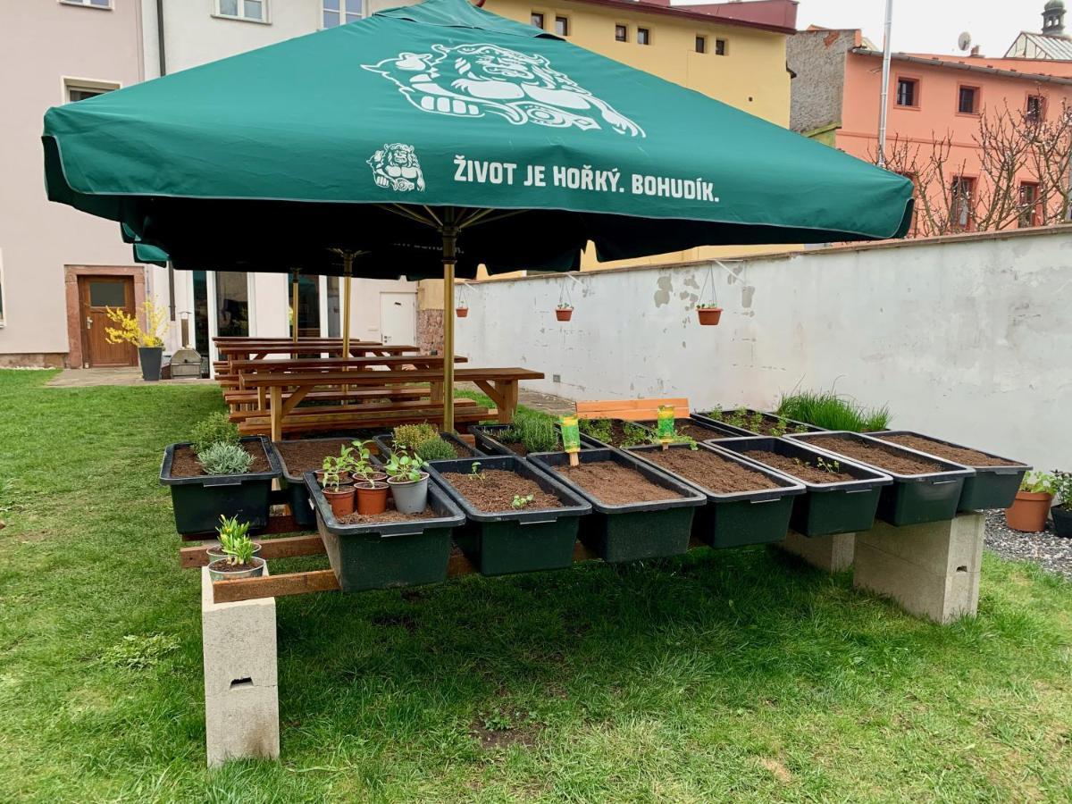 Penzion A Restaurace 14 Hostinné Dış mekan fotoğraf